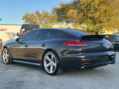 2016 Porsche Panamera 4 Edition