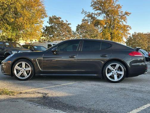 2016 Porsche Panamera 4 Edition