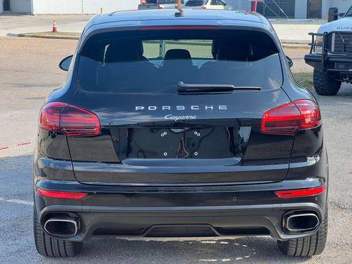 2017 Porsche Cayenne Platinum Edition