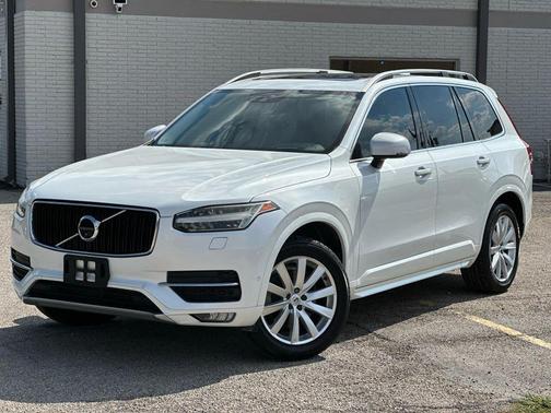 2016 Volvo XC90 T6 Momentum