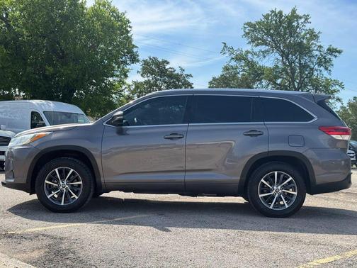Predawn Gray Mica 2018 Toyota Highlander XLE