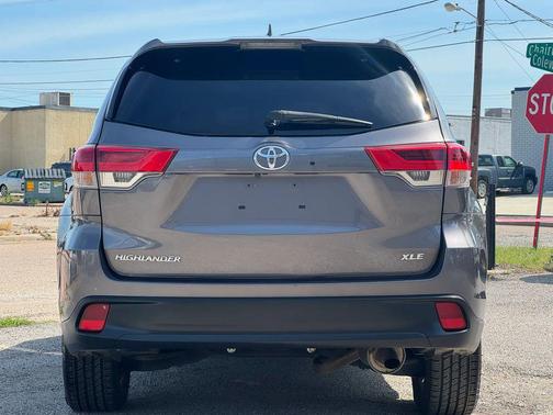 Predawn Gray Mica 2018 Toyota Highlander XLE