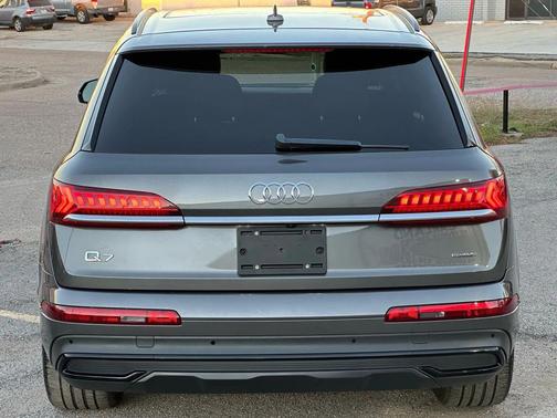 2020 Audi Q7 55 Premium Plus