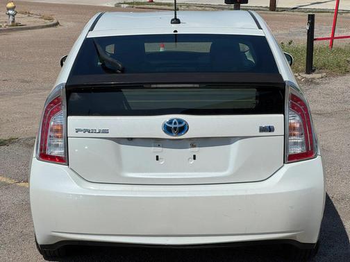 White 2014 Toyota Prius Three
