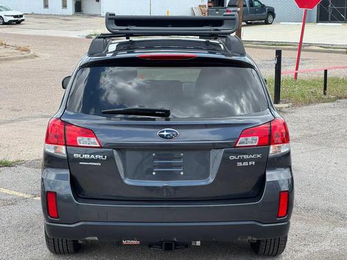 Graphite Gray Metallic 2010 Subaru Outback 3.6 R Limited