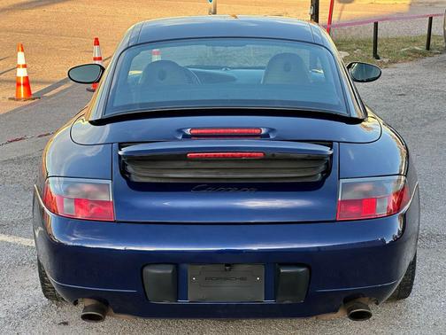 2001 Porsche 911 Carrera 4
