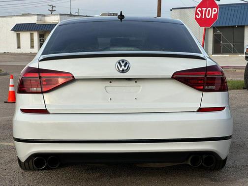 Pure White w/Black Roof 2018 Volkswagen Passat 3.6L V6 GT