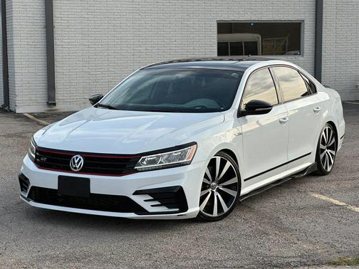 Pure White w/Black Roof 2018 Volkswagen Passat 3.6L V6 GT