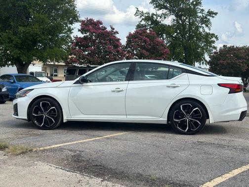 2023 Nissan Altima SR FWD