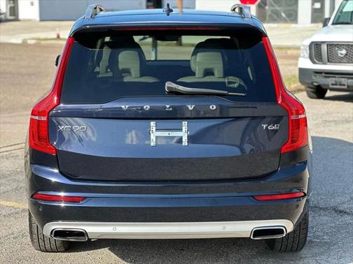 2016 Volvo XC90 T6 Momentum