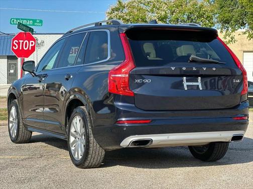2016 Volvo XC90 T6 Momentum