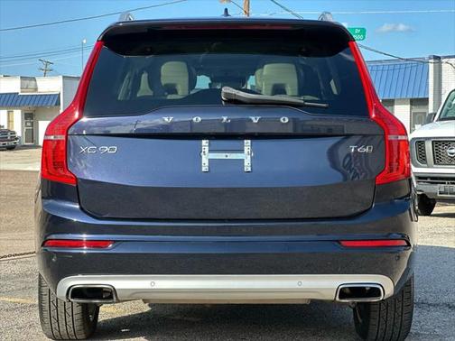 2016 Volvo XC90 T6 Momentum