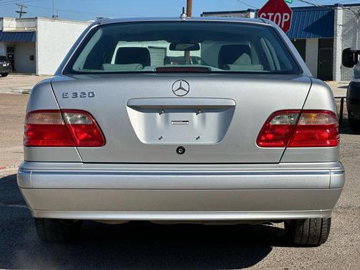 2000 Mercedes-Benz E-Class E 320 Sedan 4D