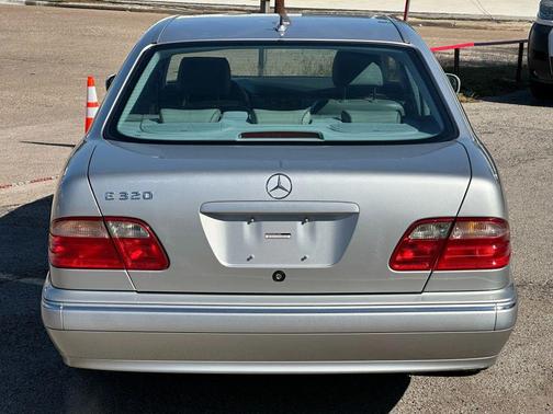 2000 Mercedes-Benz E-Class E 320 Sedan 4D