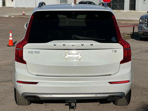 2017 Volvo XC90 T5 Momentum