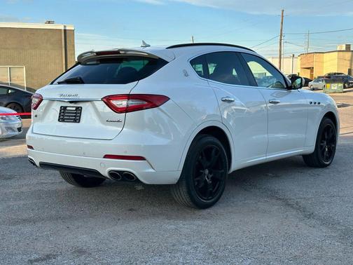 2017 Maserati Levante Base