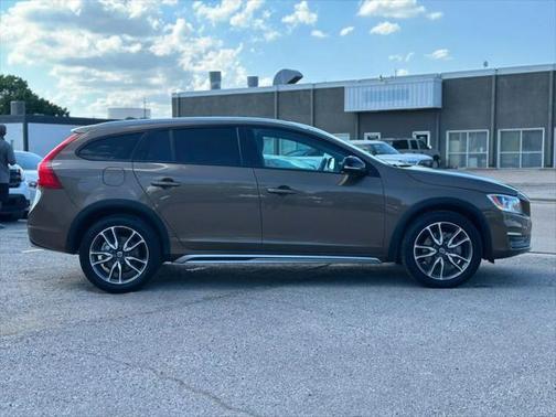 2018 Volvo V60 Cross Country T5