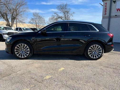 2019 Audi e-tron Premium Plus