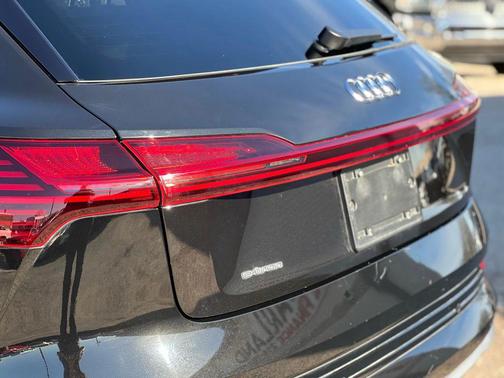2019 Audi e-tron Premium Plus
