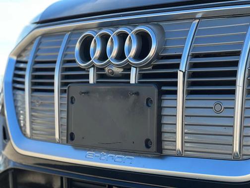 2019 Audi e-tron Premium Plus