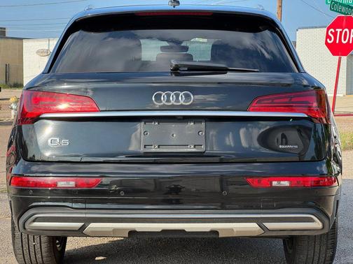 Mythos Black Metallic 2021 Audi Q5 45 Premium Plus