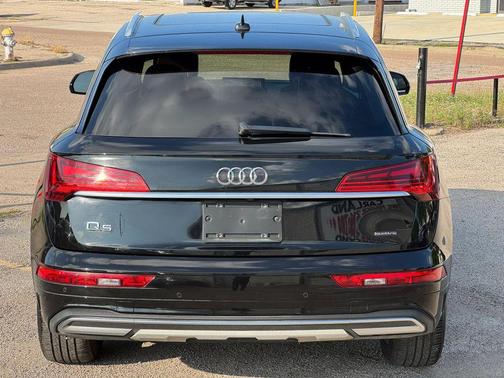 Mythos Black Metallic 2021 Audi Q5 45 Premium Plus