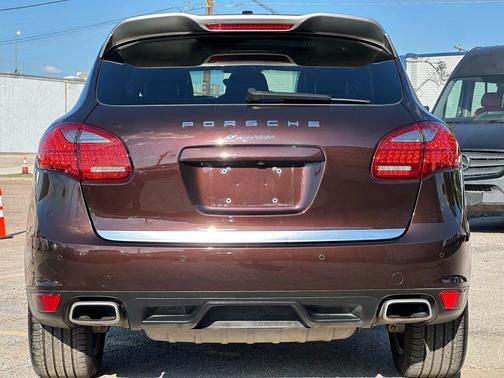 2014 Porsche Cayenne Platinum Edition