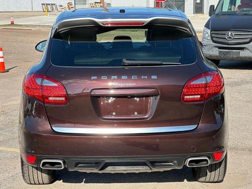 2014 Porsche Cayenne Platinum Edition