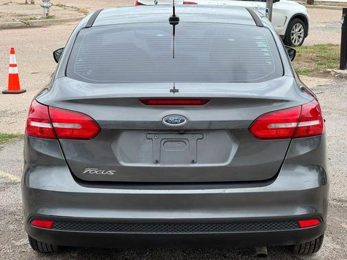 Magnetic Metallic 2018 Ford Focus SE