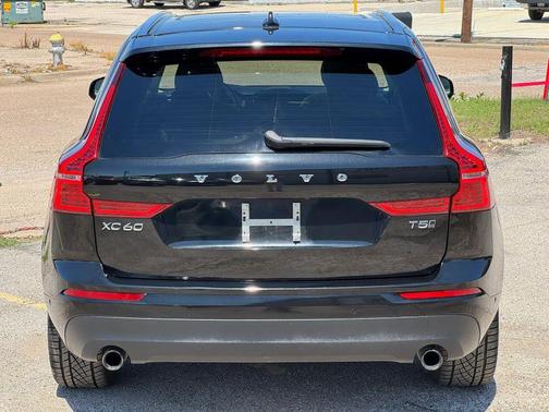 Onyx Black Metallic 2018 Volvo XC60 T5 Momentum