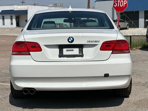 2010 BMW 328 328i Coupe 2D