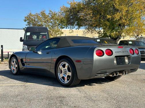 2004 Chevrolet Corvette Base