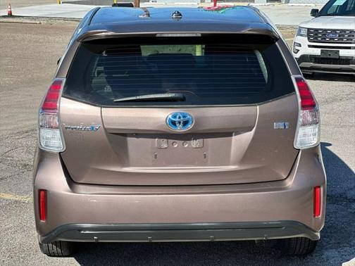2015 Toyota Prius v Five