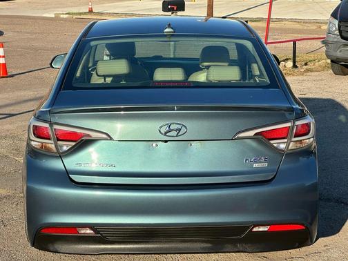 2016 Hyundai SONATA Hybrid Limited