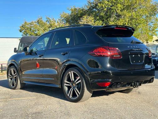 2014 Porsche Cayenne GTS