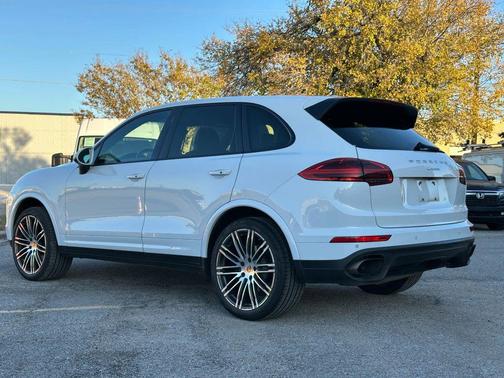 2017 Porsche Cayenne Platinum Edition