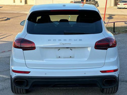 2017 Porsche Cayenne Platinum Edition