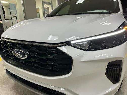 OXFORD WHITE 2023 Ford Escape ST-LINE SUV