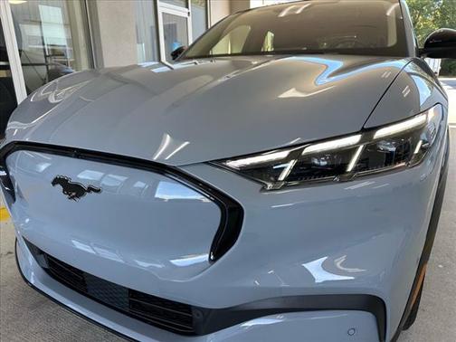 2024 Ford Mustang Mach-E PREMIUM