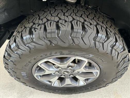 ERUPTION GREEN METALLIC 2025 Ford Bronco BADLANDS