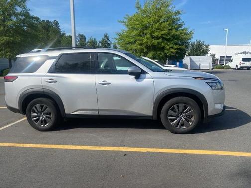 Brilliant Silver Metallic 2024 Nissan Pathfinder SV