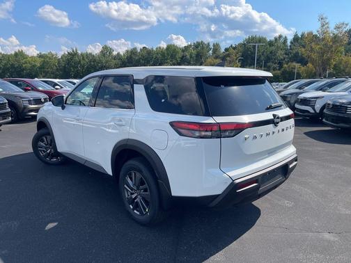 2025 Nissan Pathfinder S FWD