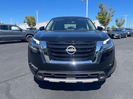 2025 Nissan Pathfinder Platinum FWD