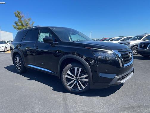 2025 Nissan Pathfinder Platinum FWD