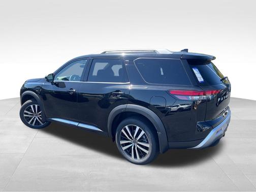 2025 Nissan Pathfinder Platinum FWD