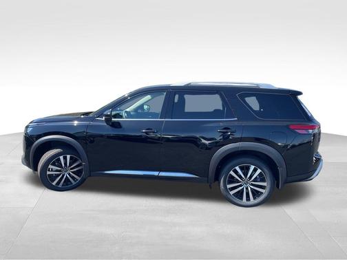 2025 Nissan Pathfinder Platinum FWD