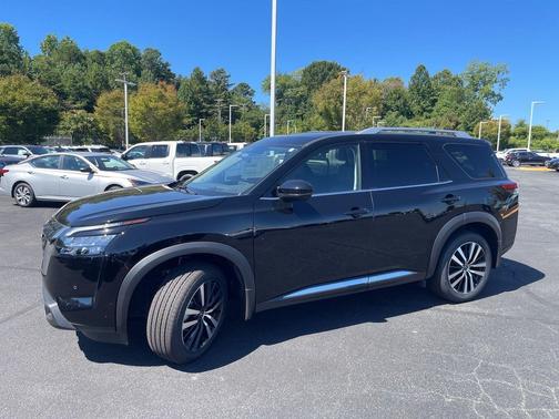 2025 Nissan Pathfinder Platinum FWD