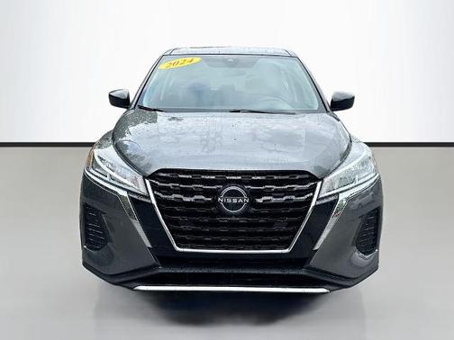 Gun Metallic 2024 Nissan Kicks S