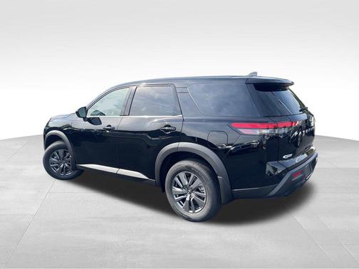 2025 Nissan Pathfinder S FWD
