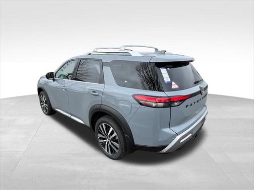 2025 Nissan Pathfinder Platinum FWD